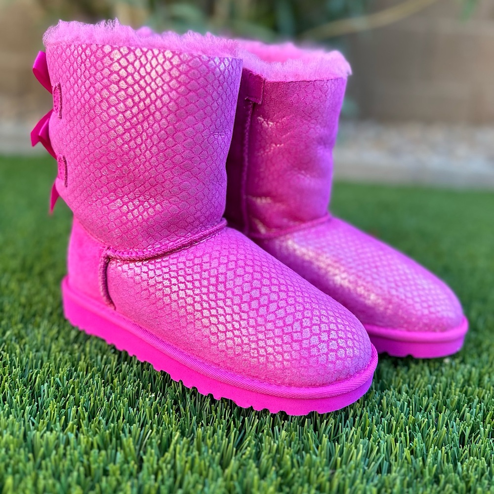 UGG CHILD BOOTS Bailey Bow Splash Boot in child size 3, Pink Sparkle color